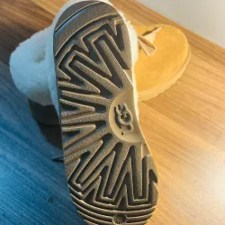 Giày hiệu UGG 926714