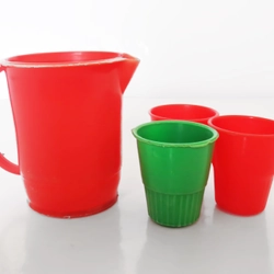 Lô ca đựng nước & cốc nhựa mini trong bộ chơi đồ hàng xưa phiên bản tuổi thơ 9x 454968