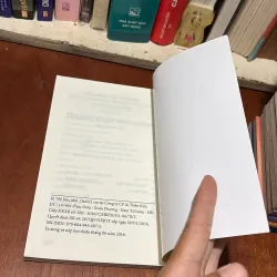 II Văn Học: Những Bóng Người Trên Đất - Nhiều Tác Giả - 2009 785605