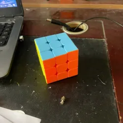 Rubik cho bé rèn luyện chí thông minh, tư duy tốt hơn 1040616