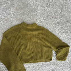 Áo Len lửng HN size M (form nhỏ) màu vàng chanh chính hãng còn mới 937260