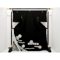 Áo kimono truyền thống với họa tiết bạc và ngọc trai - Hàng hiệu Authentic