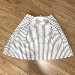 Chân váy chữ A ngắn màu trắng Dee Flavor