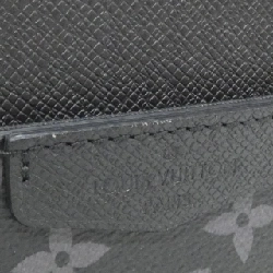 Túi đeo chéo ngoài trời Louis Vuitton Taiga Lama M30741 - Hàng hiệu Chính hãng 802799