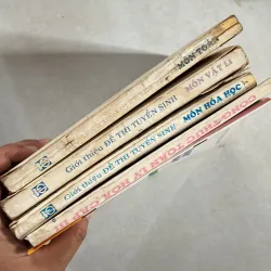 Giới thiệu đề thi tuyển sinh Toán Lý Hoá (5 cuốn) 990417