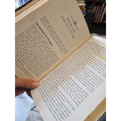 STORY : Substance, Structure, Style, and The Principles of Screenwriting - Robert McKee 320680