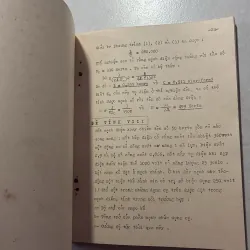 Luyện thi vào trung tâm kỹ thuật cao đẳng điện học: Phần Vật lý (1970) 745336
