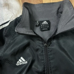 Áo khoác chuẩn hiệu adidas  Size M Ngang 58-Dài 70 Độ mới cao 97% Giá:450.000₫ S 223060