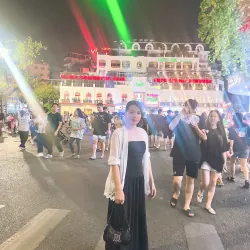 Sét váy quây và áo choàng ngoài giá 100k 