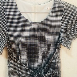 Váy kẻ trắng đen 25k 