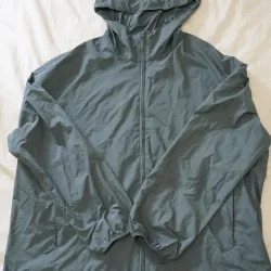 Áo gió Uniqlo Size L - chống tia UV gấp gọn