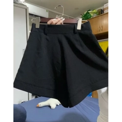 Quần short nữ ống loe chất vải tuyết mưa màu đen 447648