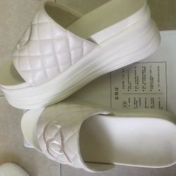 Dép quai thêu trần bông cao 7cm 524535