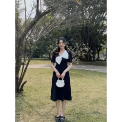 V122. Đầm đen cổ V nơ trắng size M 1037801