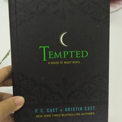 Bìa cứng Tempted (NYT BESTSELLING AUTHORS: P.C. CAST & KRSTIN CAST)