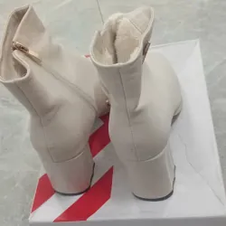 Bốt nữ lót lông màu kem size 39 722673