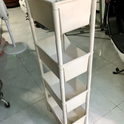 Kệ nhựa 4 màu trắng ngà với bốn tầng. 452140