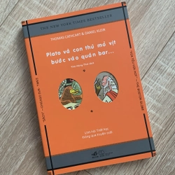 Plato và con thú mỏ vịt bước vào quán bar