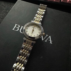 Đồng hồ bulova full box+ tem. Mình mua về nhưng chưa đeo do chưa cắt dây. 357329