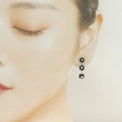 K18WG Bông tai hoa Onyx - Hàng hiệu Chính hãng 868402