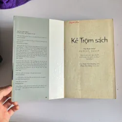 The Book Thief (Kẻ trộm sách) của Markus Zusak. 931747