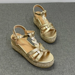 Sandal size 37 hiệu nội địa uk . New fullbox