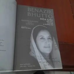 BENAZIR BHUTTO hòa giải Hồi giáo, Dân chủ & Phương Tây 599885
