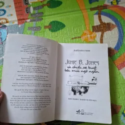 Junie B. Jones và chiếc xe buýt bốc mùi ngớ ngẩn 927035