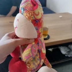 một con thú nhồi bông hình con bò . Hàng 2hand 996583