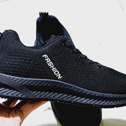 Giày Thế Thao Nam Màu Đen, Sneaker Nam
Màu Đen, Đế Êm, Nhẹ Thoáng Khí 371491