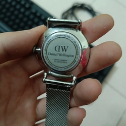 Đồng hồ DW dây kim loại