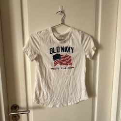 Áo phông nữ Old navy size xs mới 90%