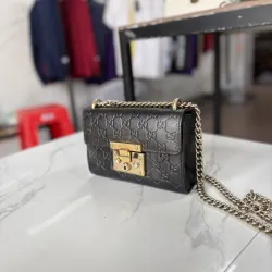 ĐẲNG CẤP KHÔNG THỜI GIAN: GUCCI PADLOCK Mini . 976855