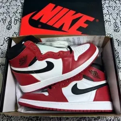 Giày thể thao Nike Air Jordan 1 Retro High OG Size 42 đen đỏ 701639