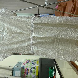 Váy ren trắng