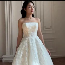 Váy cô dâu quây tách rời, size S, váy trắng ánh lên màu hồng nude  1009792