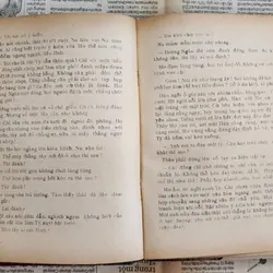 NHÃN ĐẦU MÙA (Tiểu thuyết của tác giả Xuân Tùng và Trần Thanh), sách đã được đóng bìa lại 704952