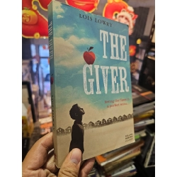 THE GIVER - Lois Lowry (Newbery Award) 138719