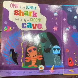Ngoại văn tiếng anh trẻ em : NEVER TOUCH THE SHARKS - count the 5 snappy sharks  1028018