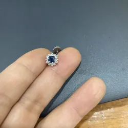 Lẻ 1 nụ bac 925 saphire siêu xinh xanh đậm