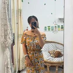 Jumsuit bẹt vai. Có thể mặc được 2 kiểu làm bẹt vai or kéo lên đều ok. Từ 40-48kg mặc ok 557336