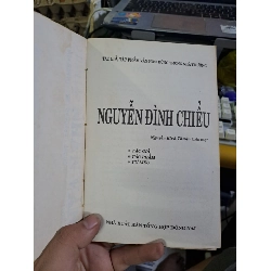 Nguyễn Đình Chiểu mới 80% ố vàng mất bìa 2002 DANH NHÂN HCM1709 923320