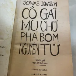 CÔ GÁI MÙ CHỮ PHÁ BOM NGUYÊN TỬ - JONAS JONASSON ( PHẠM HẢI ANH ) 1036191