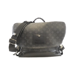Túi đeo chéo Louis Vuitton Monogram Eclipse Voyage MM M40510