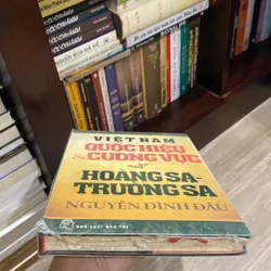 VIỆT NAM, QUỐC HIỆU & CUOWNH VỰC, HOÀNG SA- TRƯỜNG SA, sách nguyên seal chưa bóc nilon 598809