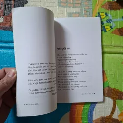 Bên cửa sổ máy bay 795771