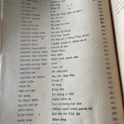 Truyện ngắn Việt Nam 1945-1985, sách khổ lớn , mọt ăn ít trang không ảnh hưởng chữ  795552