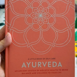 Sách ngoại văn chữa lành, chăm sóc bản thân AYURVEDA: A little book of self-care