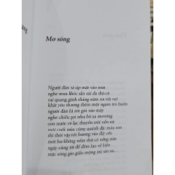 Tuyển tập thơ văn: Giữ lại mùi mưa - Nguyễn Văn Hùng (chủ biên) 518208
