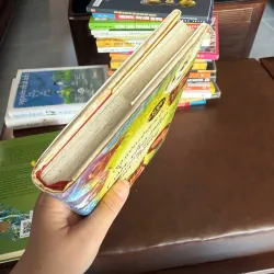 CON CHÓ NHỎ MANG GIỎ HOA HỒNG – Bản bìa cứng -  NGUYỄN NHẬT ÁNH- K3 1001331